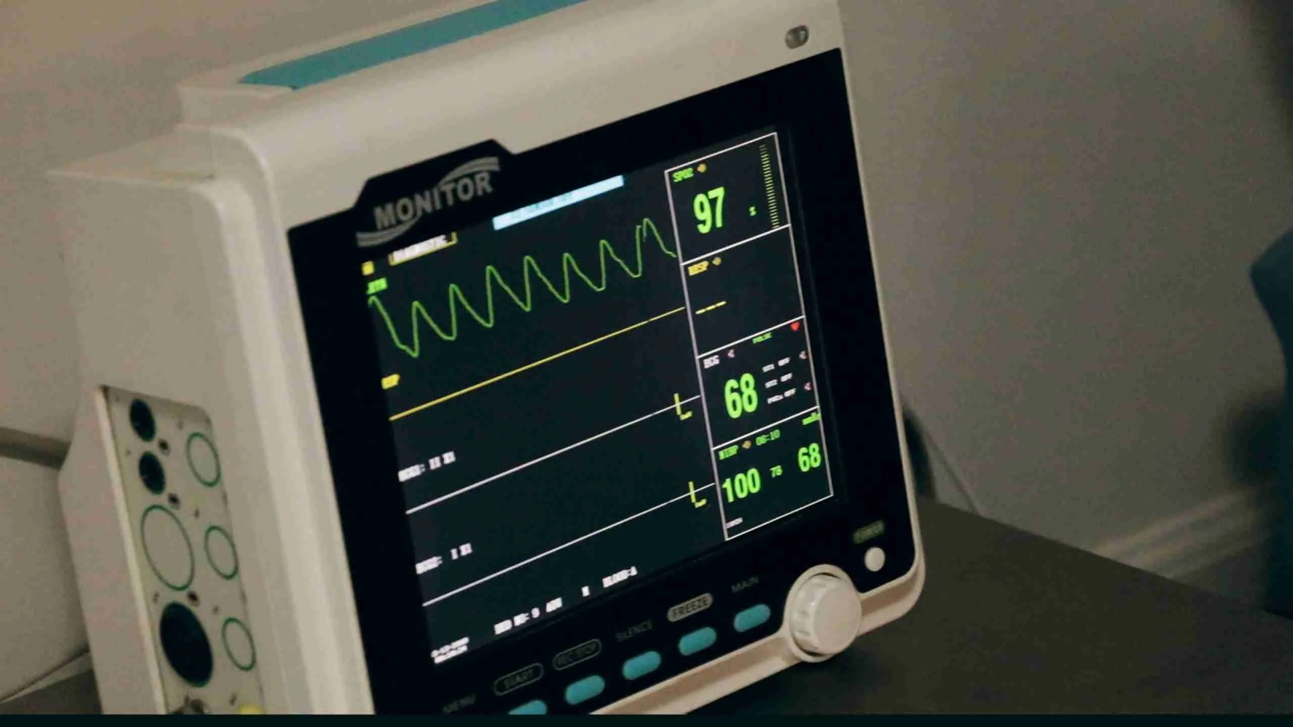 Medical device monitoring vitals